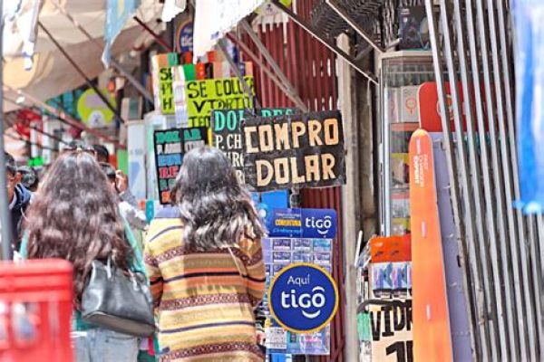 Dólar paralelo supera los Bs 15 en Santa Cruz, mientras baja en Sucre