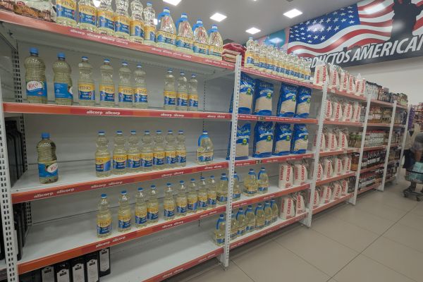 EMAPA raciona venta de aceite y Gobierno intensifica controles a comerciantes