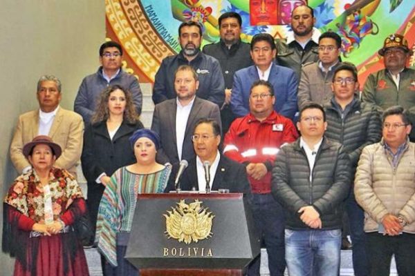 Gobierno boliviano lanza 11 medidas y 7 decretos para combatir la especulación y garantizar abastecimiento