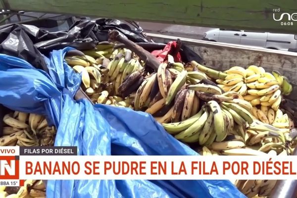 Productores de Cochabamba enfrentan crisis por escasez de dólares y combustibles