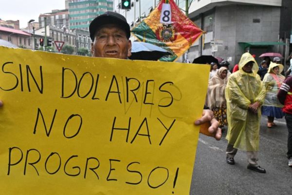 Protestas se intensifican en Bolivia por crisis económica: escasez de combustibles y alza de precios generan descontento social