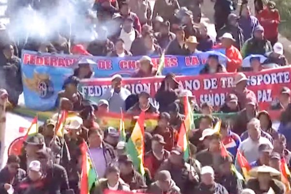 Protestas y bloqueos paralizan Bolivia: impacto económico masivo y tensión política