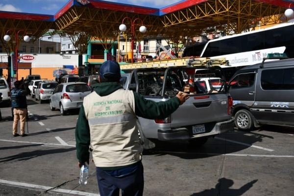 Transportistas bolivianos advierten con medidas de presión ante escasez de diésel