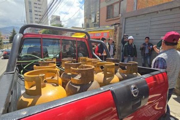 Transportistas suspenden distribución de garrafas de GLP y agravan crisis energética en Bolivia
